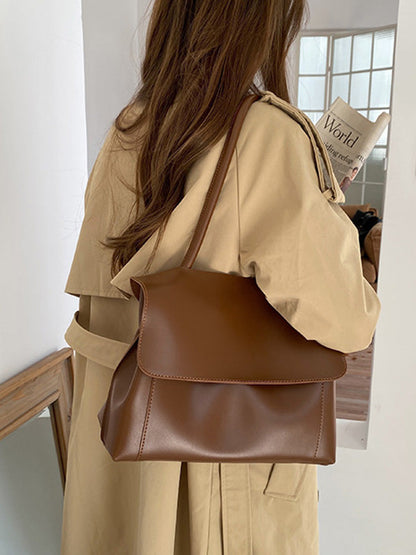 Well Tailored Bag with a Graceful Silhouette