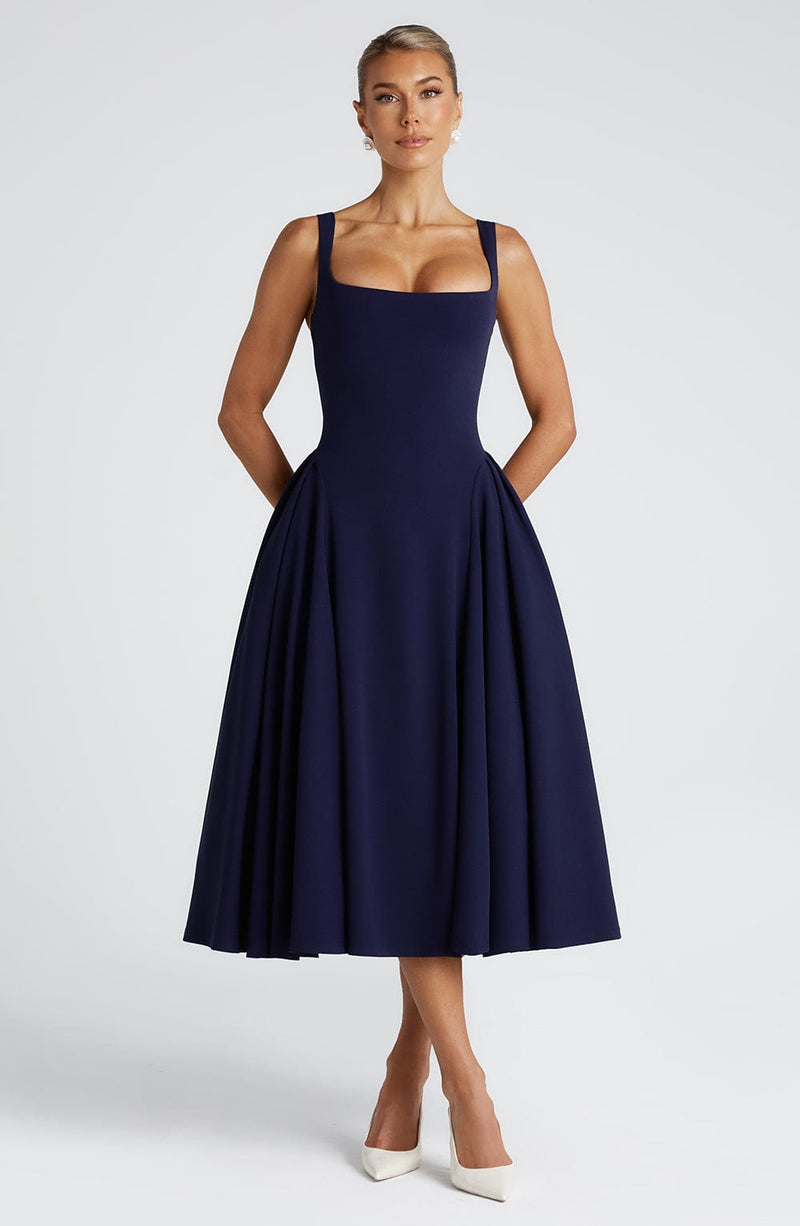 Effortlessly Elegant Dress with a Timeless Design