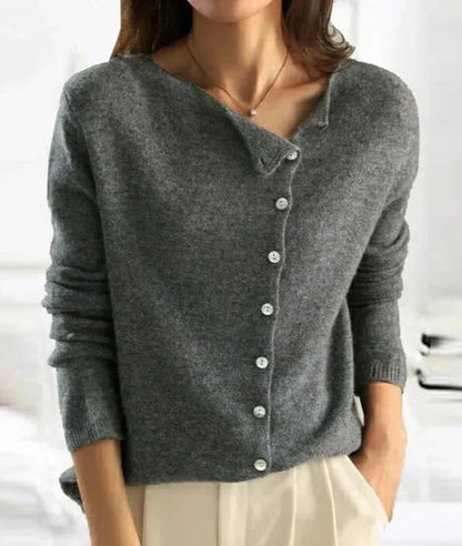 Effortlessly Elegant Sweater with a Timeless Design