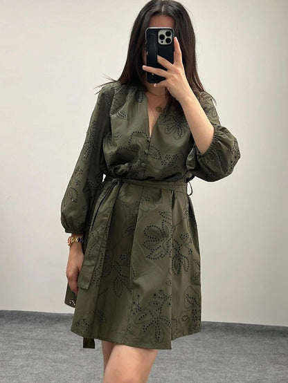 Well Tailored Dress with a Graceful Silhouette