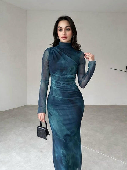 Well Tailored Dress with a Graceful Silhouette