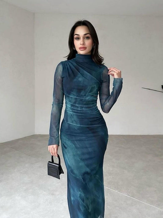 Well Tailored Dress with a Graceful Silhouette