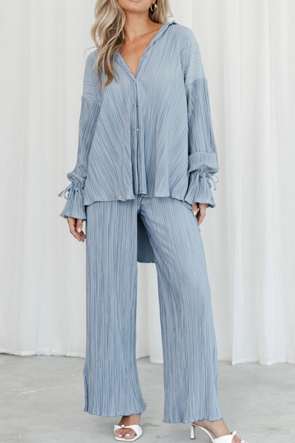 Effortlessly Elegant Garment with a Timeless Design
