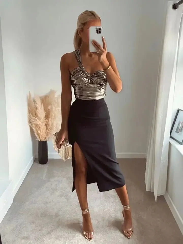 Effortlessly Elegant Top with a Timeless Design