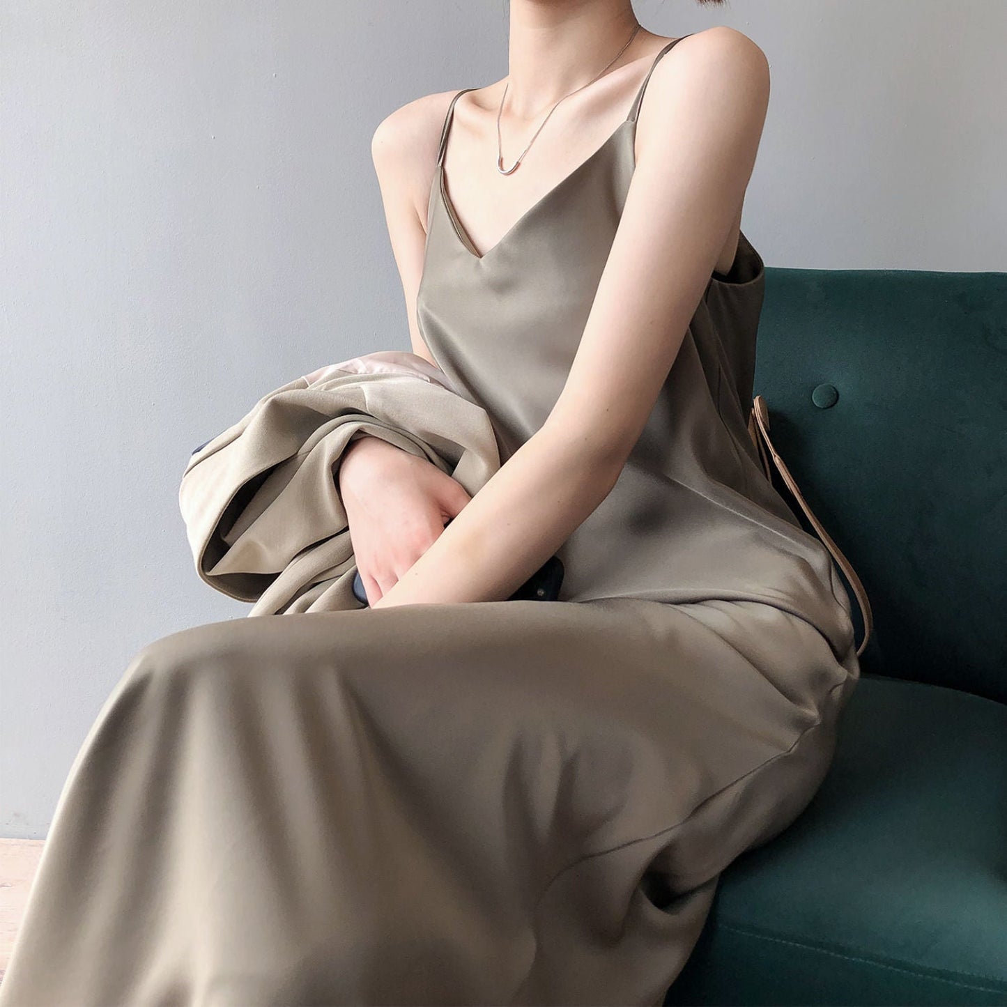 Well Tailored Dress with a Graceful Silhouette