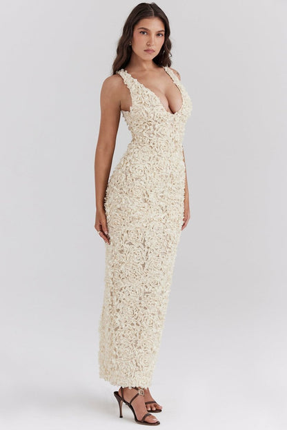 Gracefully Styled Dress for Any Occasion