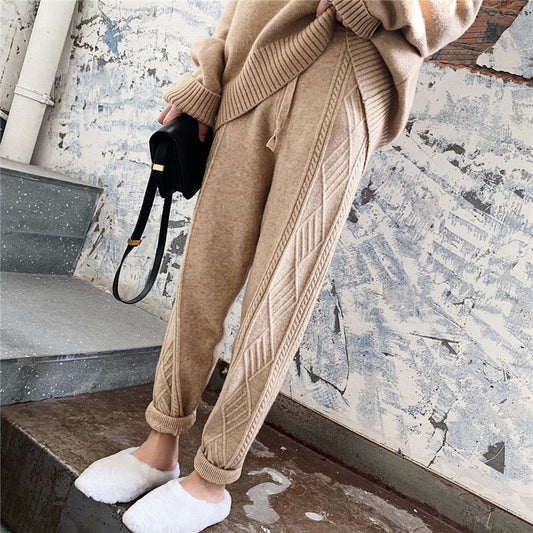 Well Tailored Pants with a Graceful Silhouette