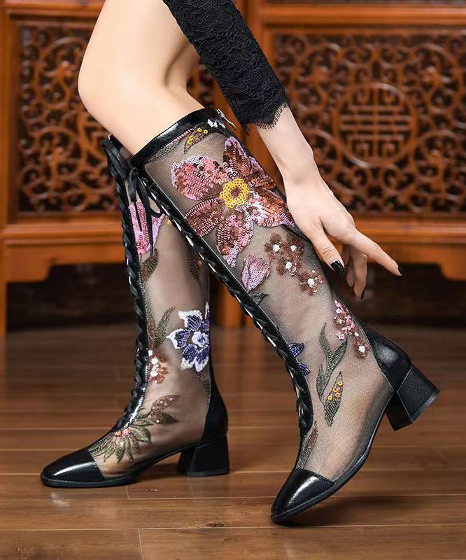 Effortlessly Elegant Boots with a Timeless Design