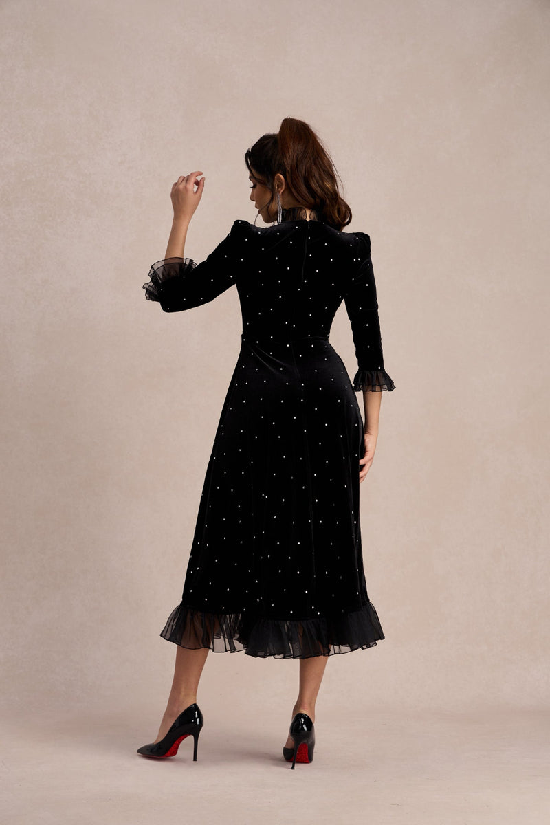 Effortlessly Elegant Dress with a Timeless Design