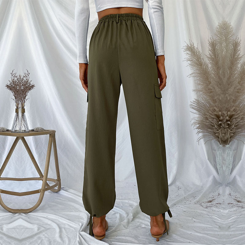 Effortlessly Elegant Pants with a Timeless Design