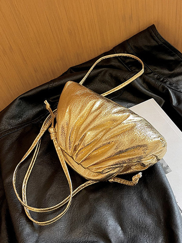 Well Tailored Bag with a Graceful Silhouette