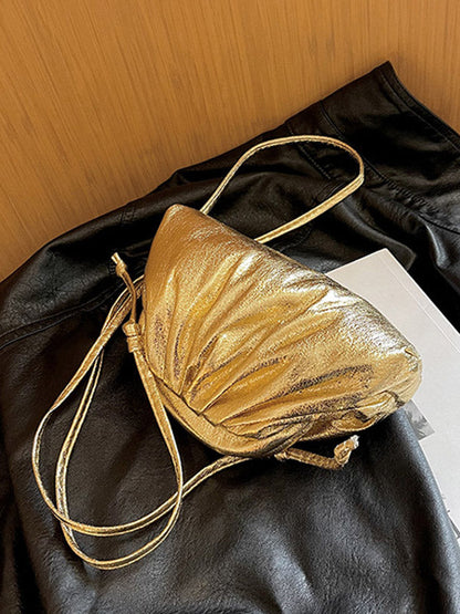 Well Tailored Bag with a Graceful Silhouette