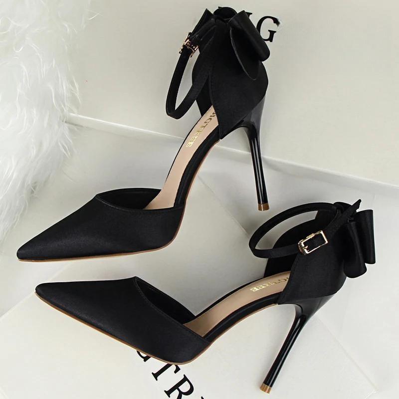 A Vintage Style Heels with Delicate Timeless Details