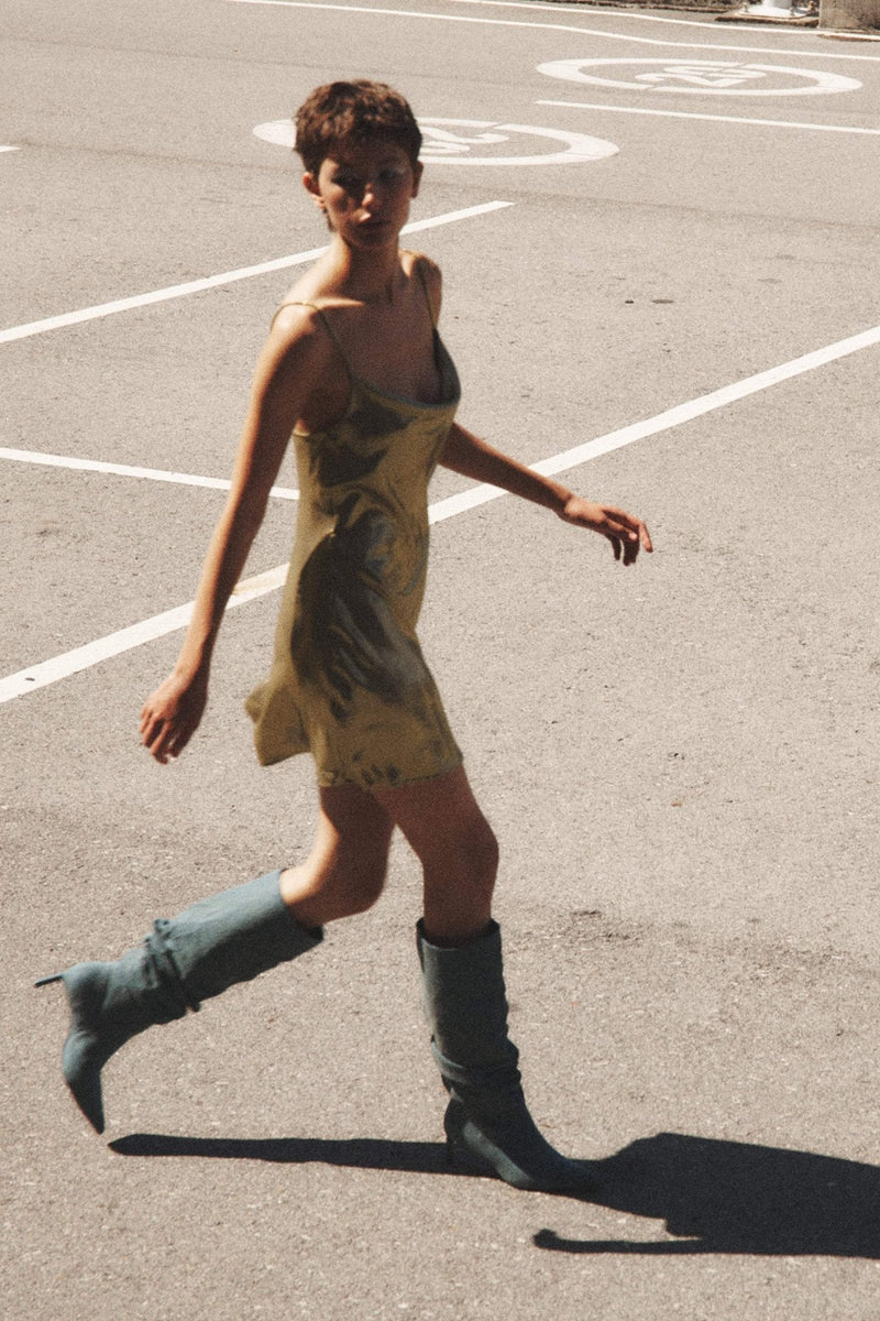 Well Tailored Dress with a Graceful Silhouette