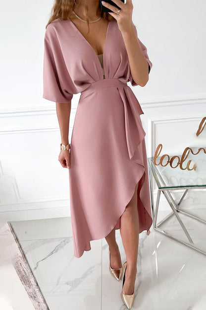Effortlessly Elegant Dress with a Timeless Design
