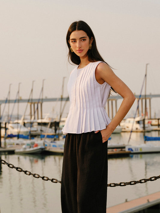 Well Tailored Top with a Graceful Silhouette