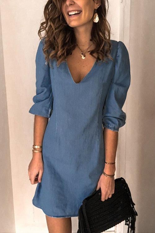 Beautifully Finished Dress in a Timeless Design