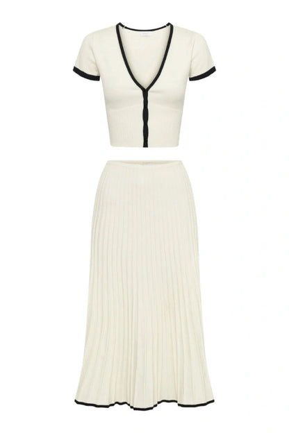 Effortlessly Elegant Garment with a Timeless Design