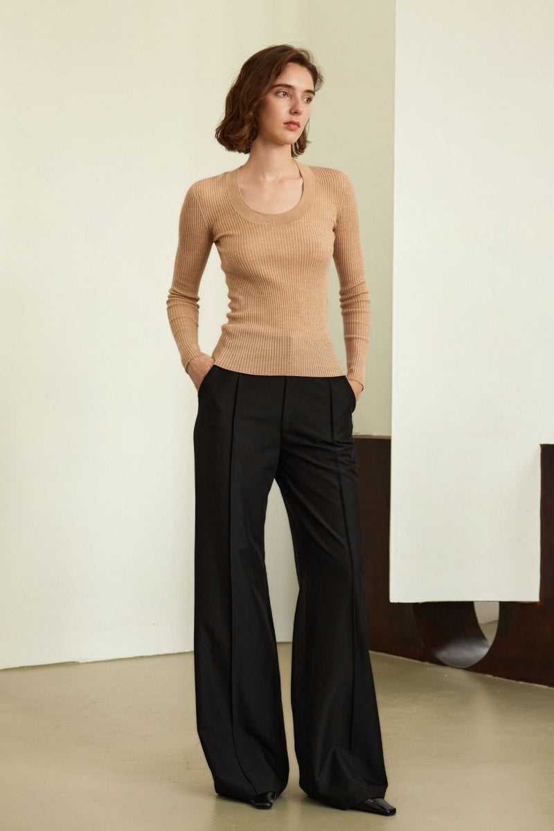 Sophisticated Trousers with a Clean Classic Look