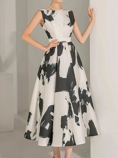 Classic Vintage Dress with a Flattering Fit
