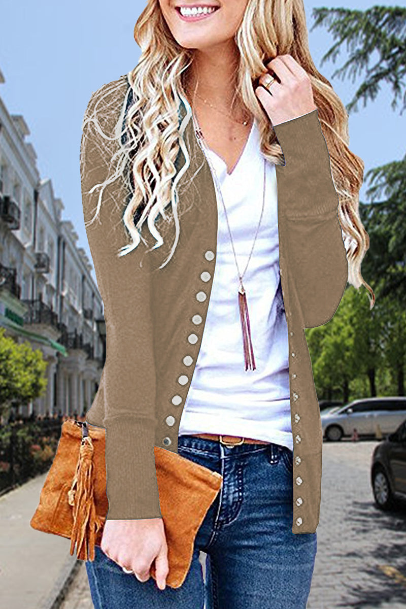 Effortlessly Elegant Cardigan with a Timeless Design
