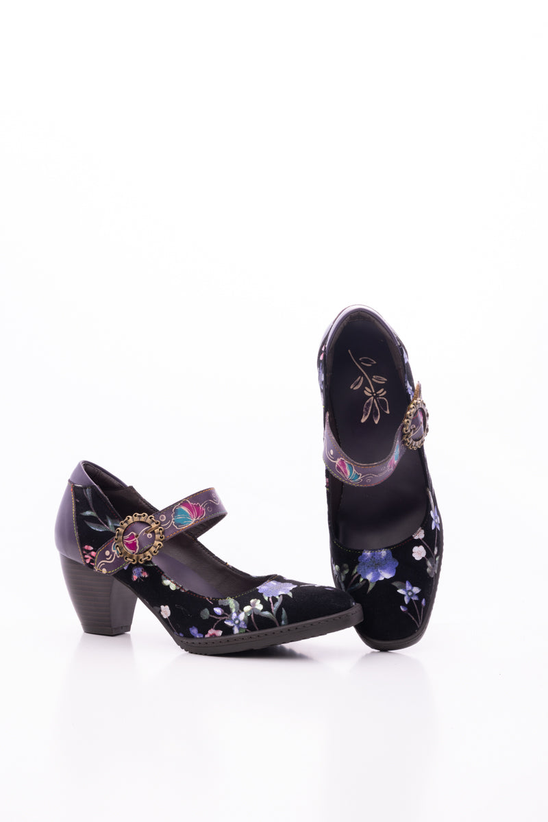 Gracefully Styled Garment for Any Occasion