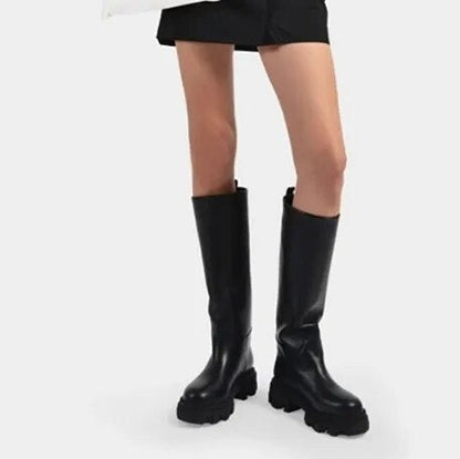 Well Tailored Boots with a Graceful Silhouette