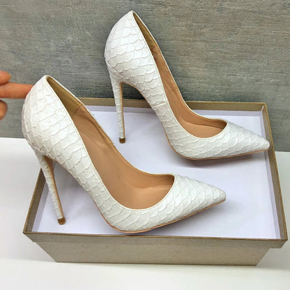 Effortlessly Elegant Heels with a Timeless Design
