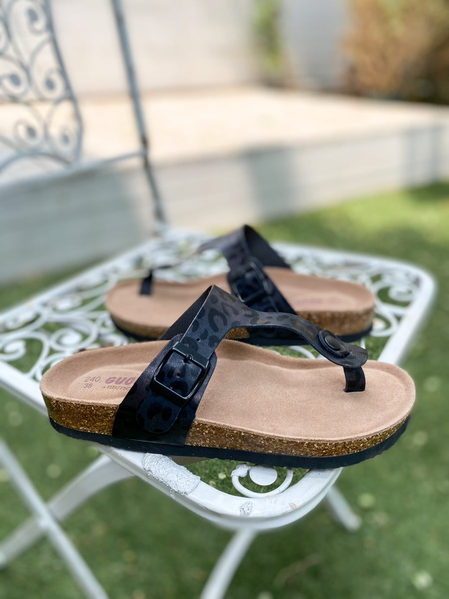 Classic Vintage Sandals with a Flattering Fit