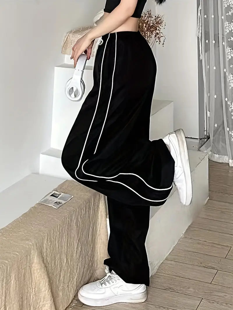 Well Tailored Pants with a Graceful Silhouette