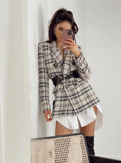 Sophisticated Garment with a Clean Classic Look