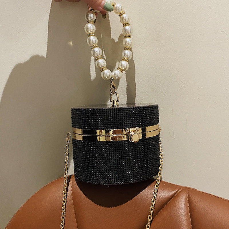 Well Tailored Bag with a Graceful Silhouette