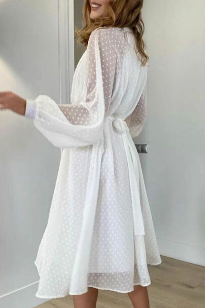 Effortlessly Elegant Dress with a Timeless Design