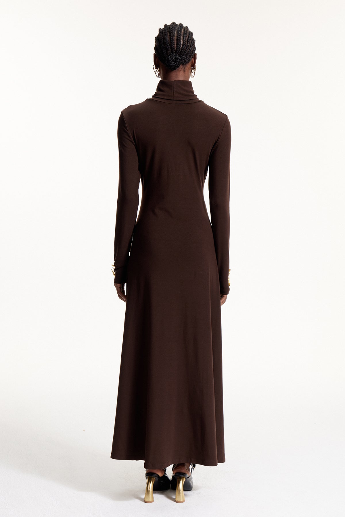 Well Tailored Dress with a Graceful Silhouette