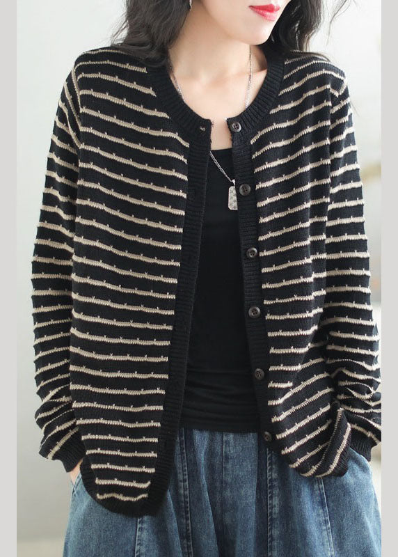 Effortlessly Elegant Sweater with a Timeless Design