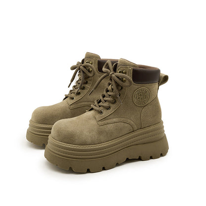 Effortlessly Elegant Boots with a Timeless Design