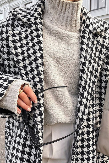 Well Tailored Coat with a Graceful Silhouette