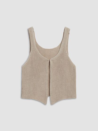 Effortlessly Elegant Garment with a Timeless Design