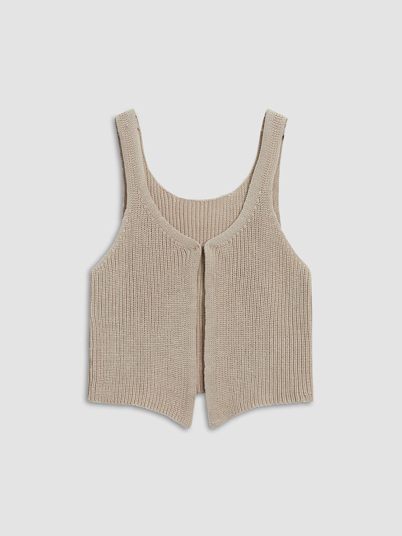 Effortlessly Elegant Garment with a Timeless Design