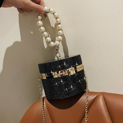 Well Tailored Bag with a Graceful Silhouette