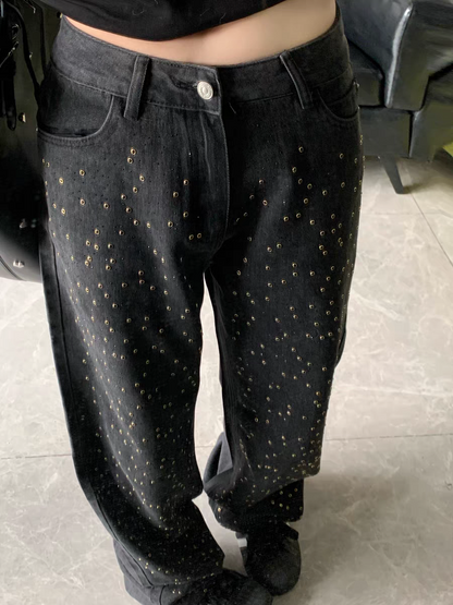 Effortlessly Elegant Pants with a Timeless Design