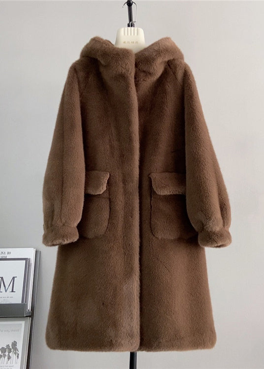 Well Tailored Coat with a Graceful Silhouette