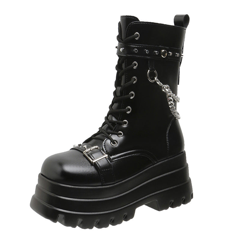 Well Tailored Boots with a Graceful Silhouette