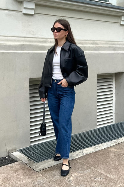 Effortlessly Elegant Jacket with a Timeless Design