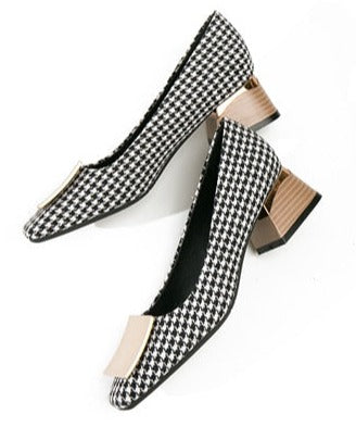 Effortlessly Elegant Shoes with a Timeless Design