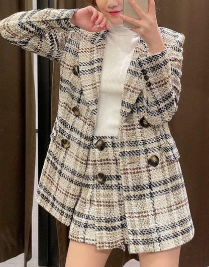 Sophisticated Garment with a Clean Classic Look