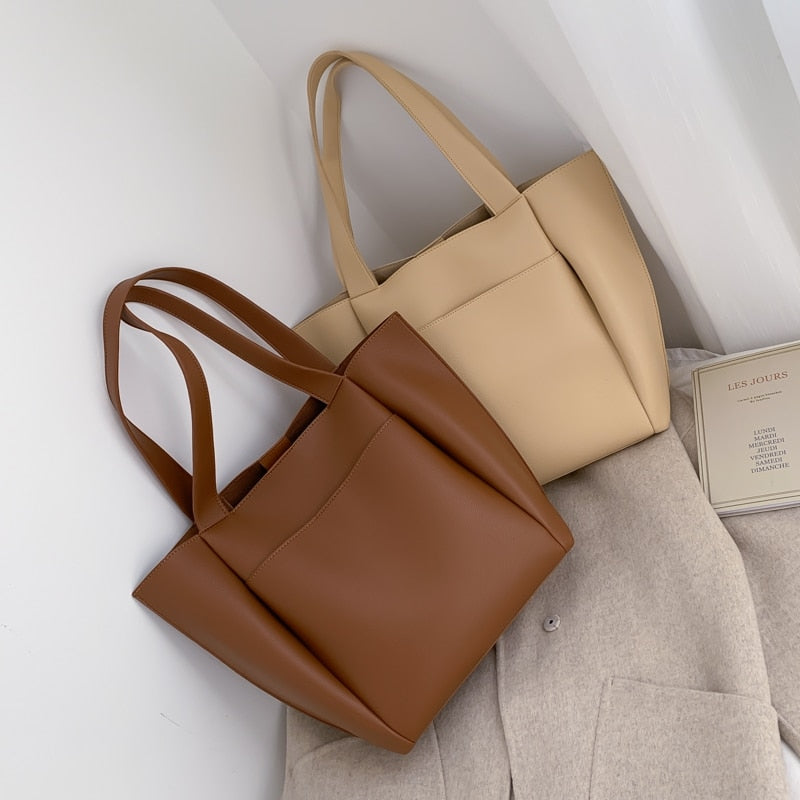 Beautifully Finished Bag in a Timeless Design
