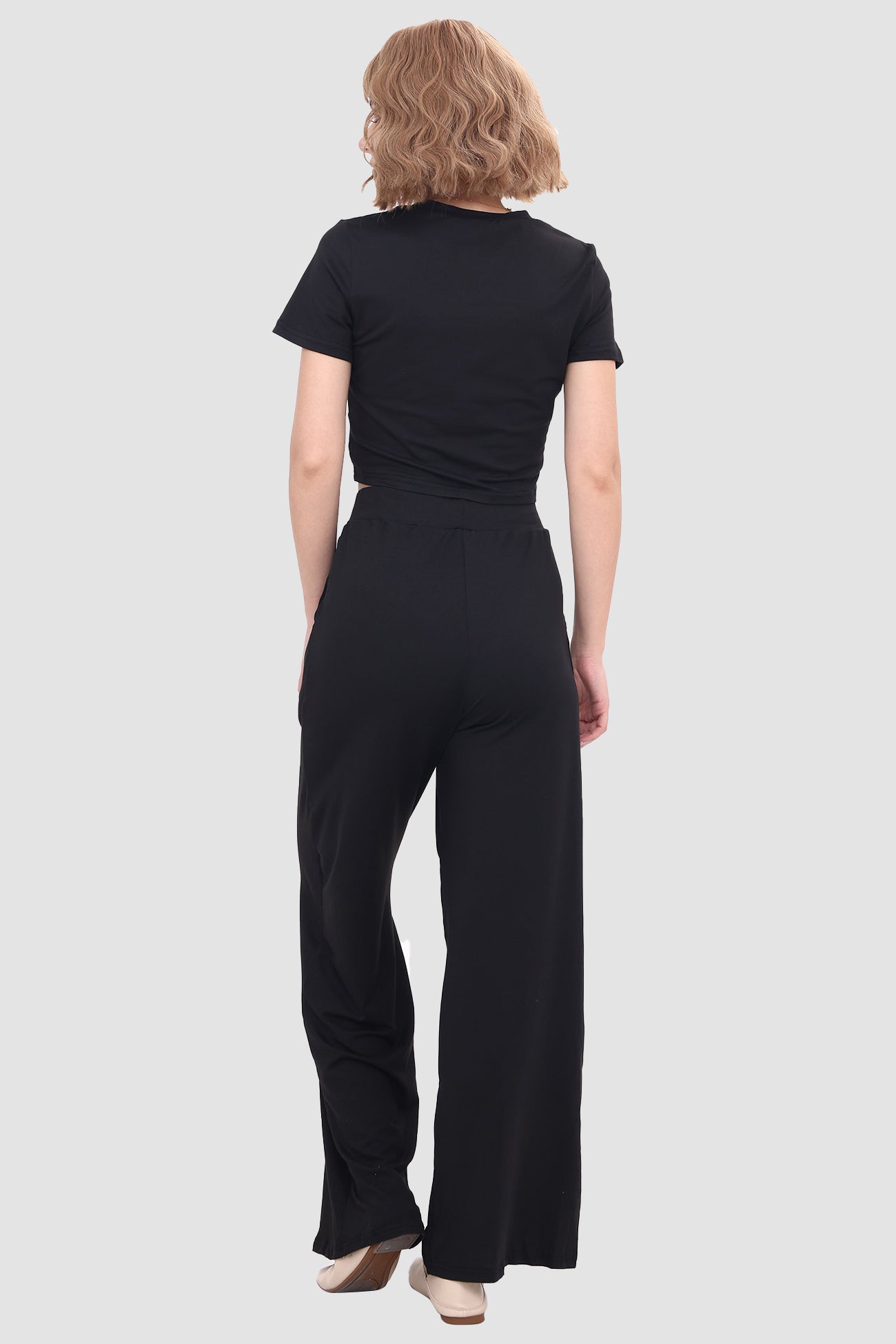Elegantly Styled Trousers for Everyday Wear