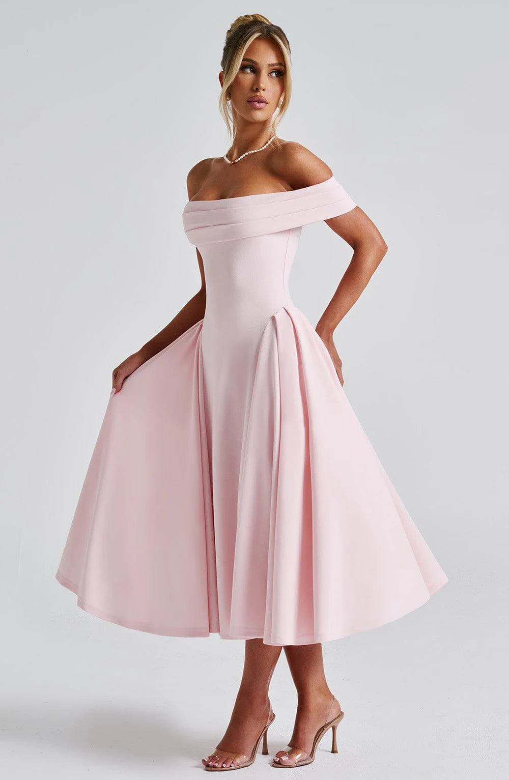 Beautifully Finished Dress in a Timeless Design