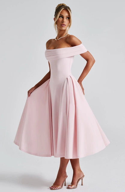 Beautifully Finished Dress in a Timeless Design